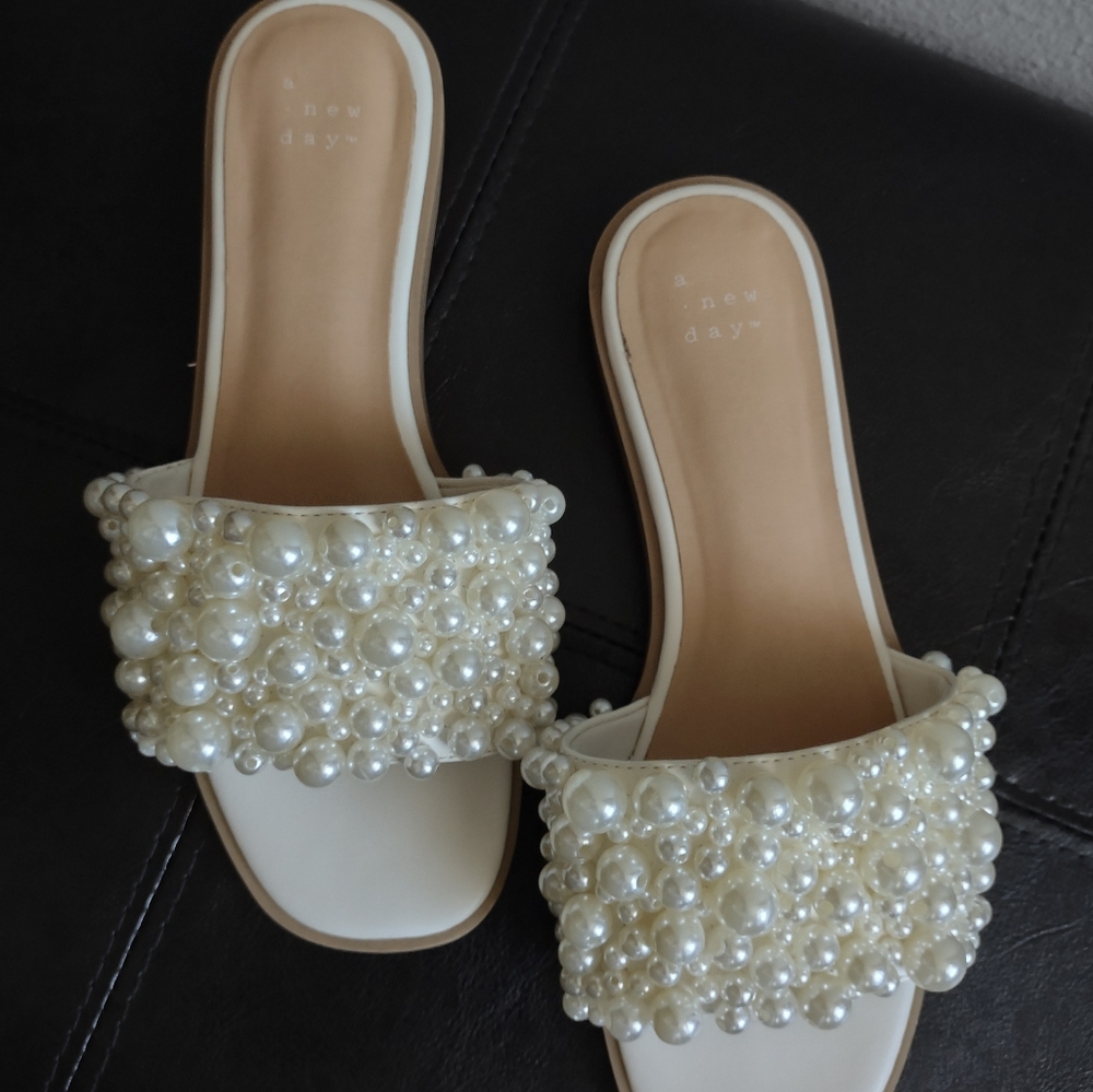 ***SOLD***New Day Women's Nylah Slide Pearl Embellished Sandals Size 7 - Picture 8 of 14